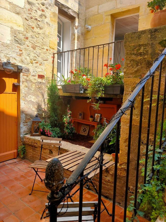 "Les Chacobins" - Appart'Etape Avec Garage Velos La Reole Exterior photo