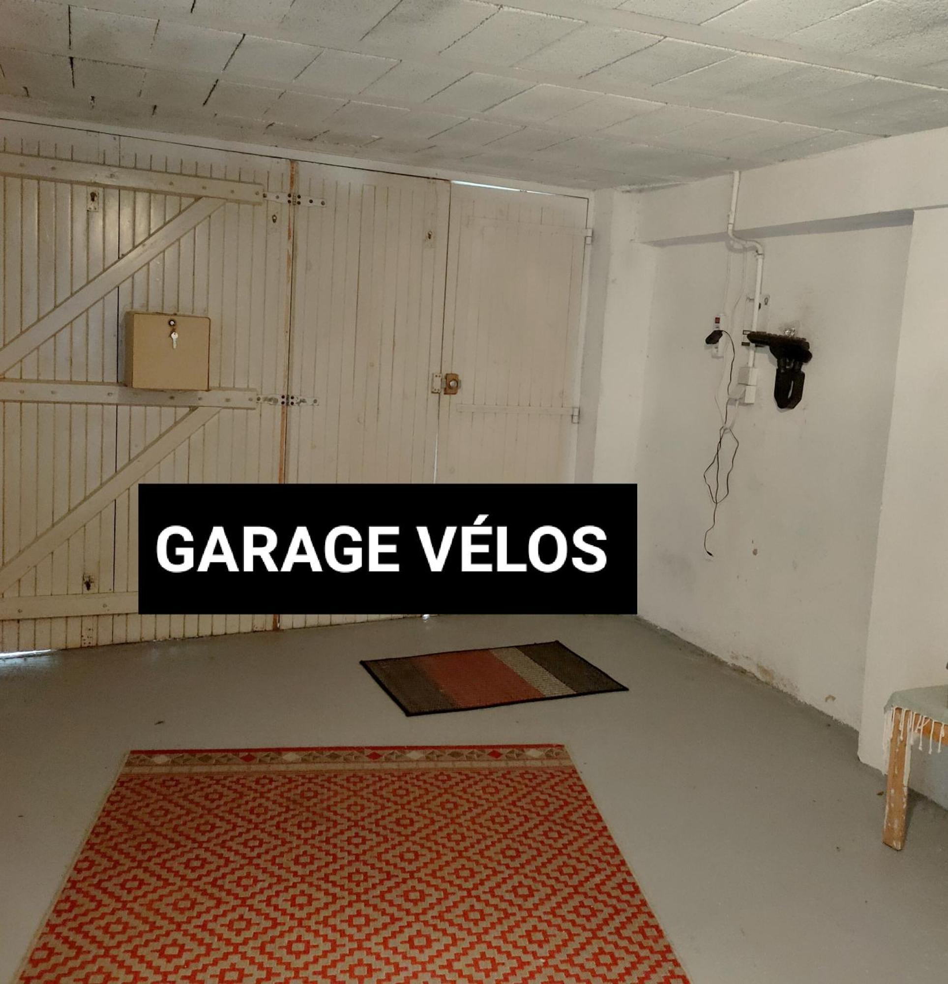 "Les Chacobins" - Appart'Etape Avec Garage Velos La Reole Exterior photo