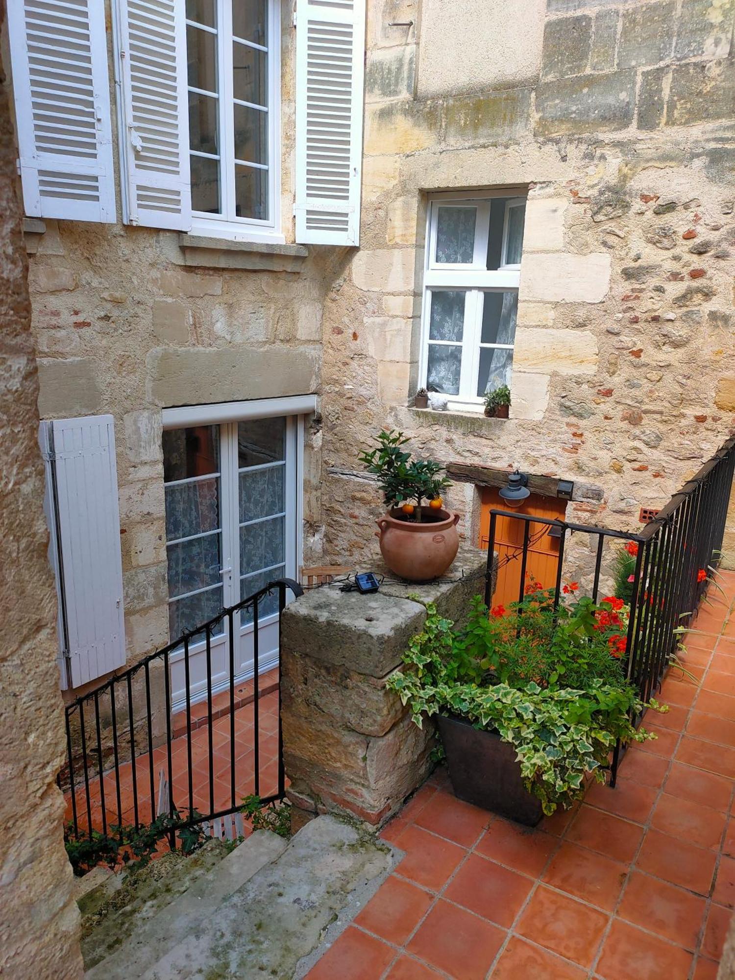 "Les Chacobins" - Appart'Etape Avec Garage Velos La Reole Exterior photo