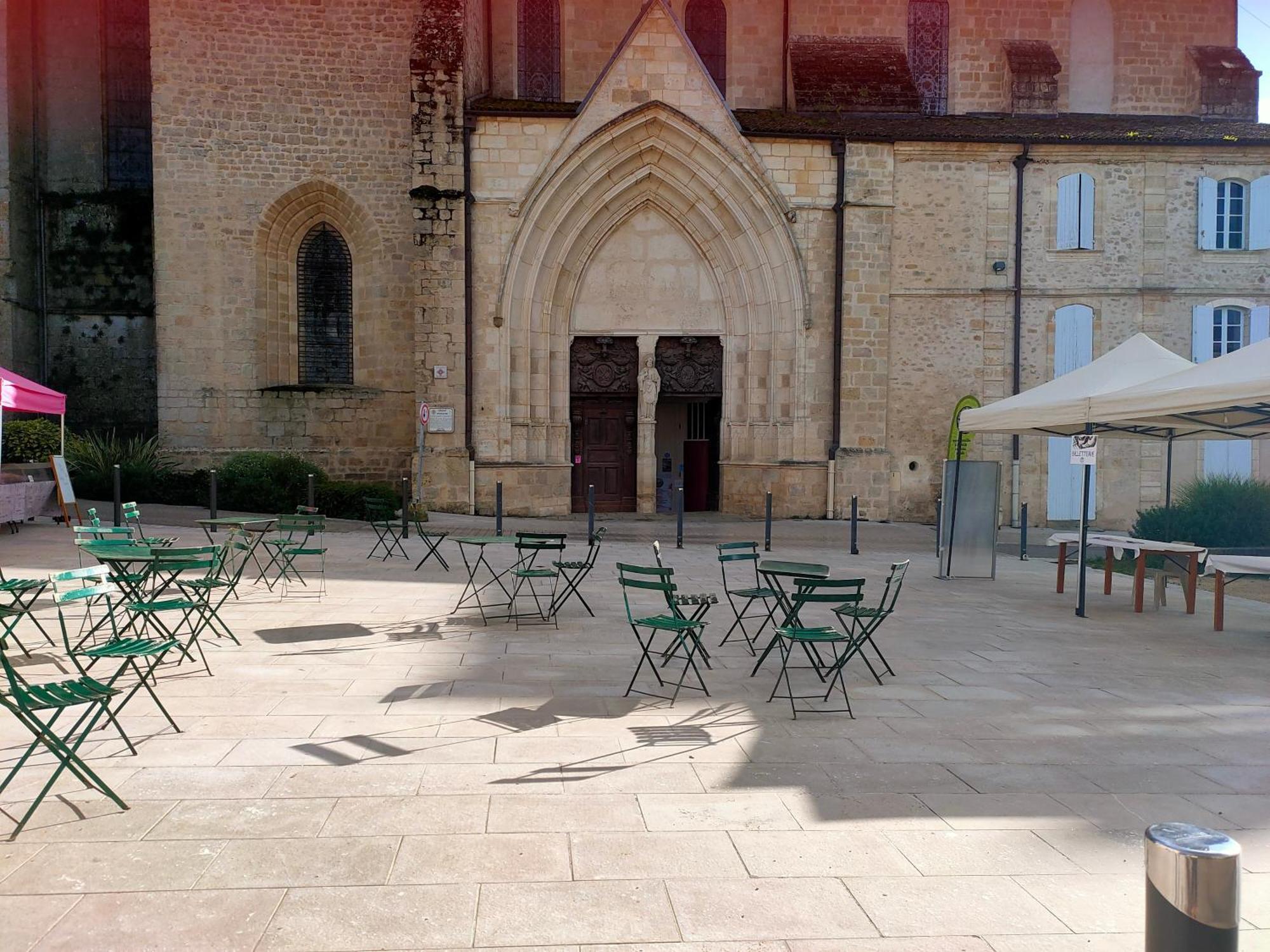 "Les Chacobins" - Appart'Etape Avec Garage Velos La Reole Exterior photo